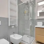 Airy With Balcony & Garage By Ndp Rent 公寓 米兰