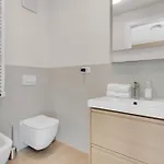 公寓 Airy With Balcony & Garage By Ndp Rent *