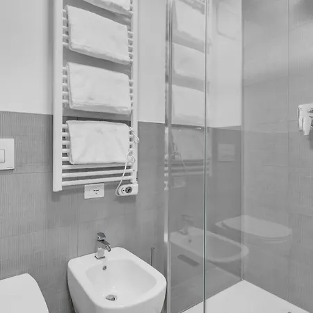Airy With Balcony & Garage * Milano
