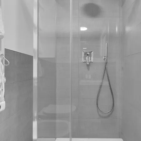 Airy With Balcony & Garage * Milan