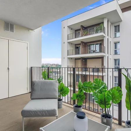 Airy With Balcony & Garage Milano