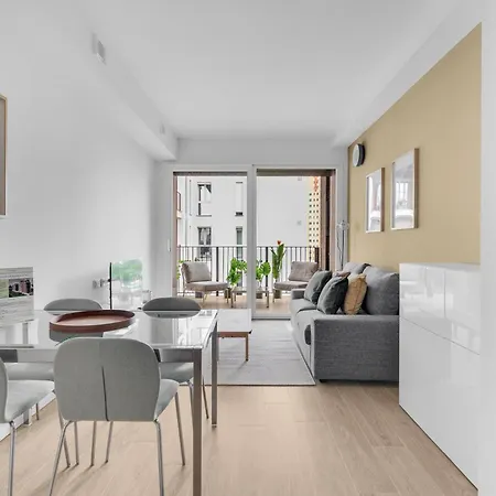 Airy With Balcony & Garage * Milan