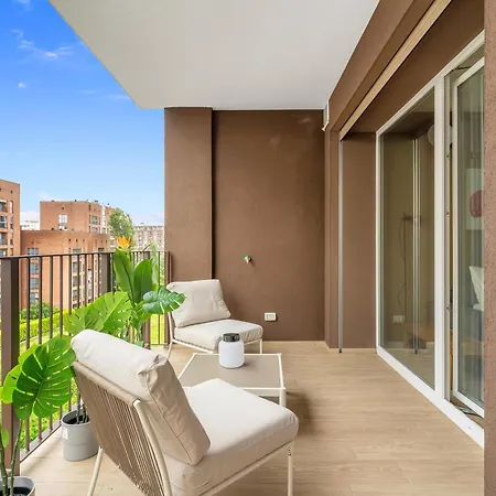 Daire Airy With Balcony & Garage