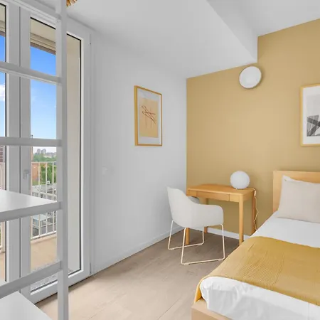 Daire Airy With Balcony & Garage *