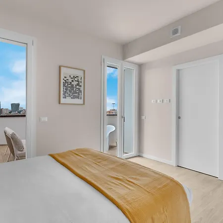Airy With Balcony & Garage Apartment