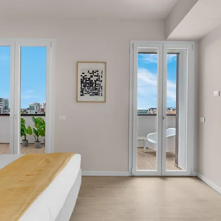 Апартаменты Airy With Balcony & Garage *