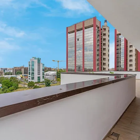 Airy With Balcony & Garage Milan