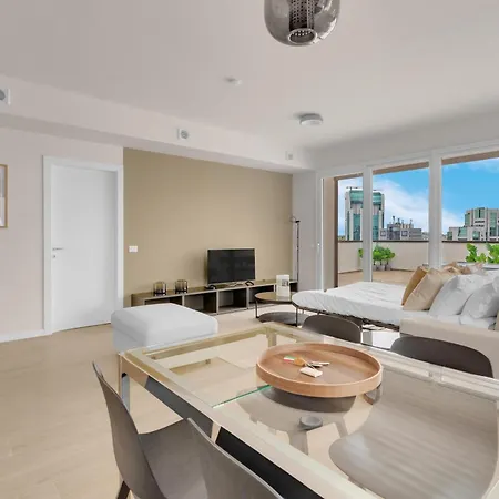 Apartment Airy With Balcony & Garage