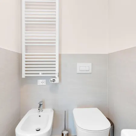 Airy With Balcony & Garage By Ndp Rent Apartment *