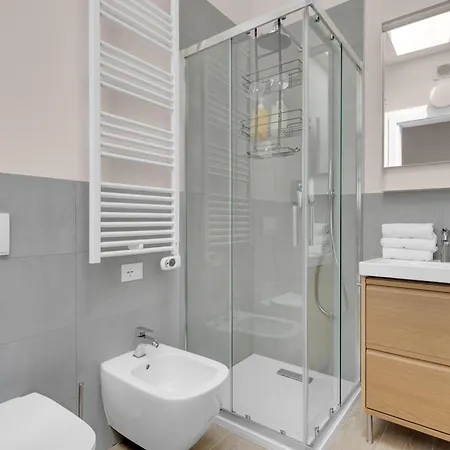 Airy With Balcony & Garage By Ndp Rent Apartment Mailand