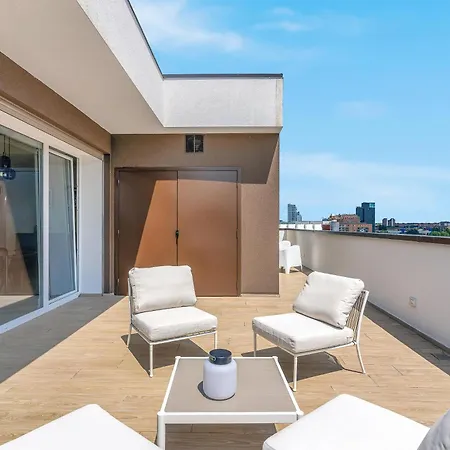 Airy With Balcony & Garage Milan