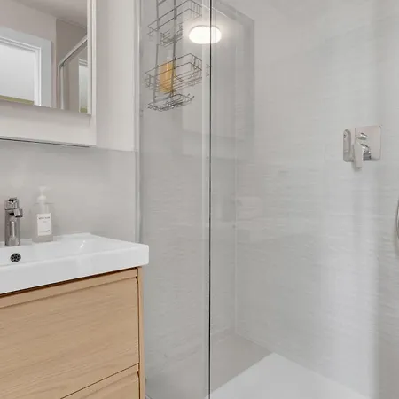 Airy With Balcony & Garage By Ndp Rent Apartment