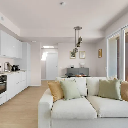Apartment Airy With Balcony & Garage