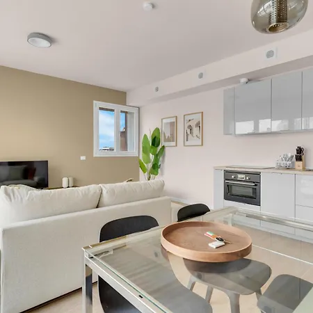 Airy With Balcony & Garage By Ndp Rent * Milaan