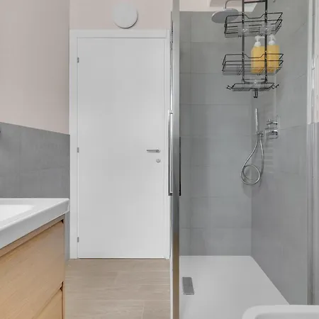 Appartement Airy With Balcony & Garage By Ndp Rent Milaan