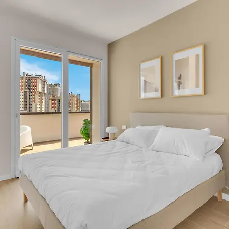 Apartment Airy With Balcony & Garage *