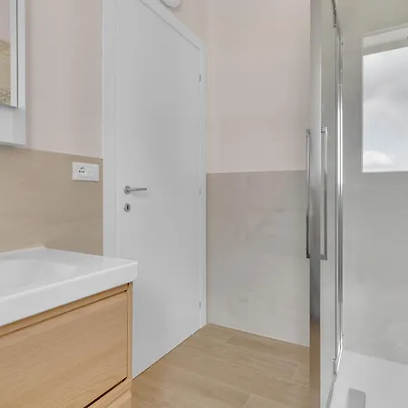 Апартаменты Airy With Balcony & Garage Милан