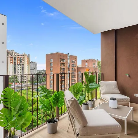 Airy With Balcony & Garage * 米兰