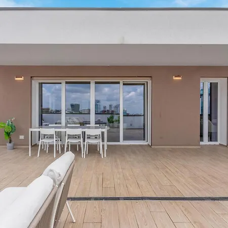 Airy With Balcony & Garage *