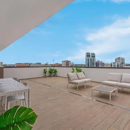 公寓 Airy With Balcony & Garage *