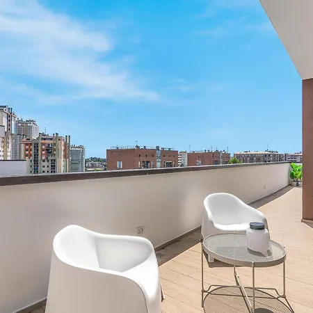 Airy With Balcony & Garage * 米兰