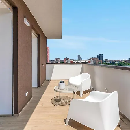 Airy With Balcony & Garage