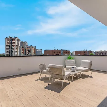 Airy With Balcony & Garage