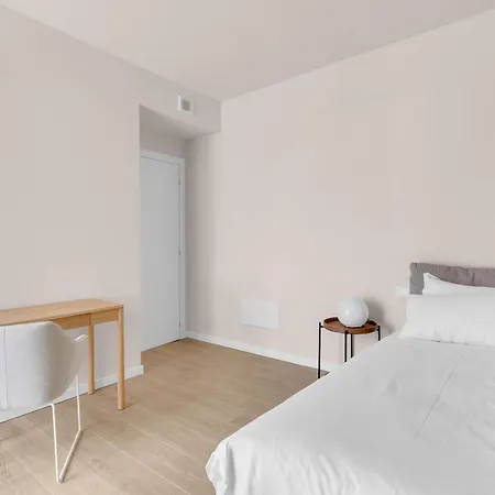 Airy With Balcony & Garage * 米兰